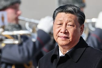 Chinas Präsident Xi Jinping (Archivbild): China hat angesichts des Treffens zwischen den USA und Taiwan mit Vergeltung gedroht.