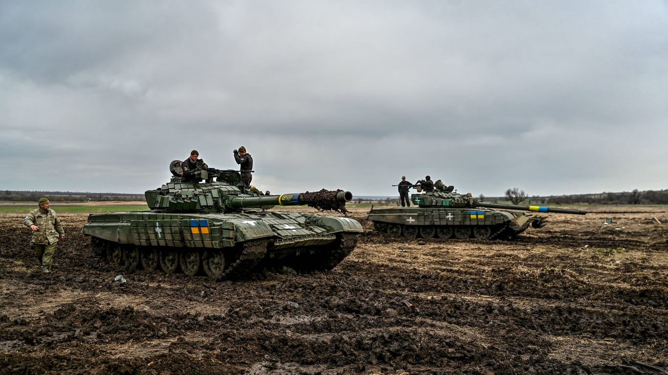 Ukrainische Panzer (Archivbild): Der Verteidigungsexperte Nico Lange glaubt, Russland ist militärisch besiegbar.