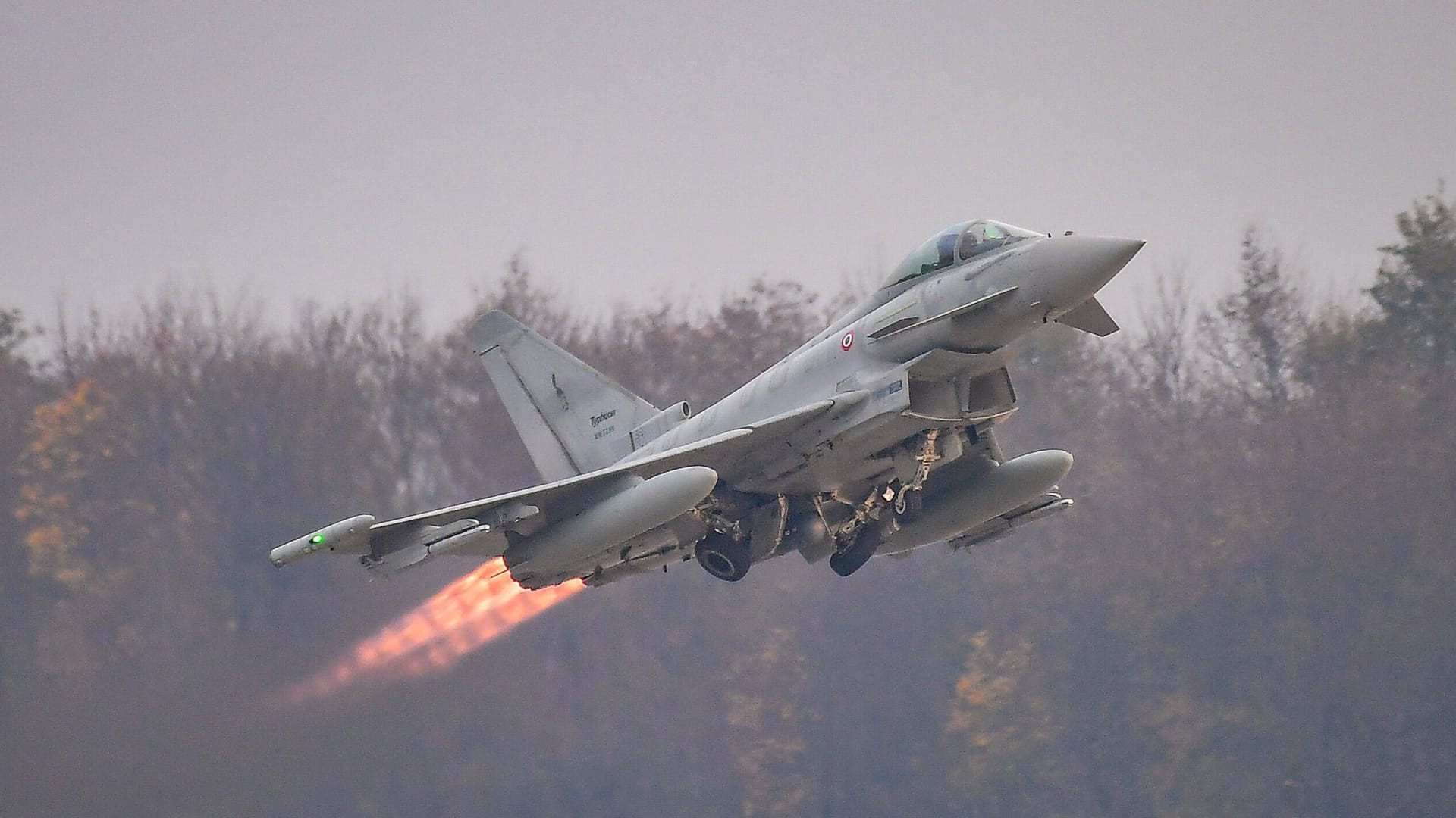 Ein Eurofighter beim Start (Archivbild): Ein Passagierflugzeug hatte in Zentraleuropa für Alarm gesorgt.