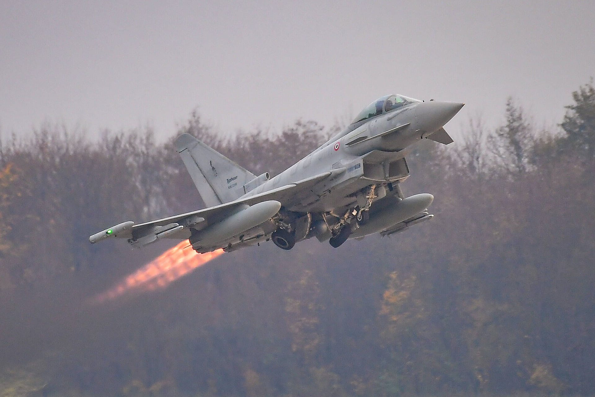 Ein Eurofighter beim Start (Archivbild): Ein Passagierflugzeug hatte in Zentraleuropa für Alarm gesorgt.