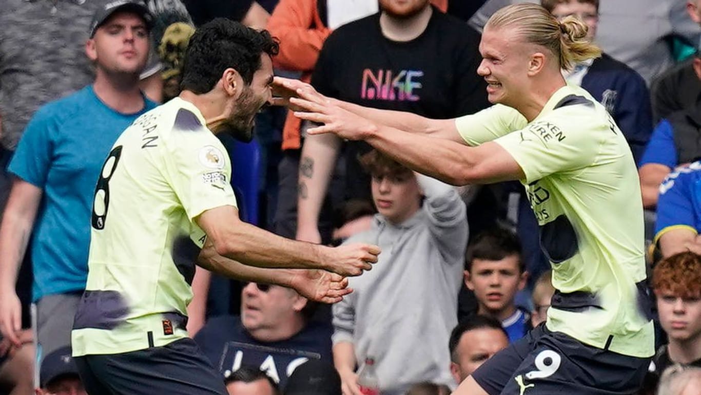 Kongeniales Duo: Ilkay Gündogan (li.) und Erling Haaland feiern gegen Everton.