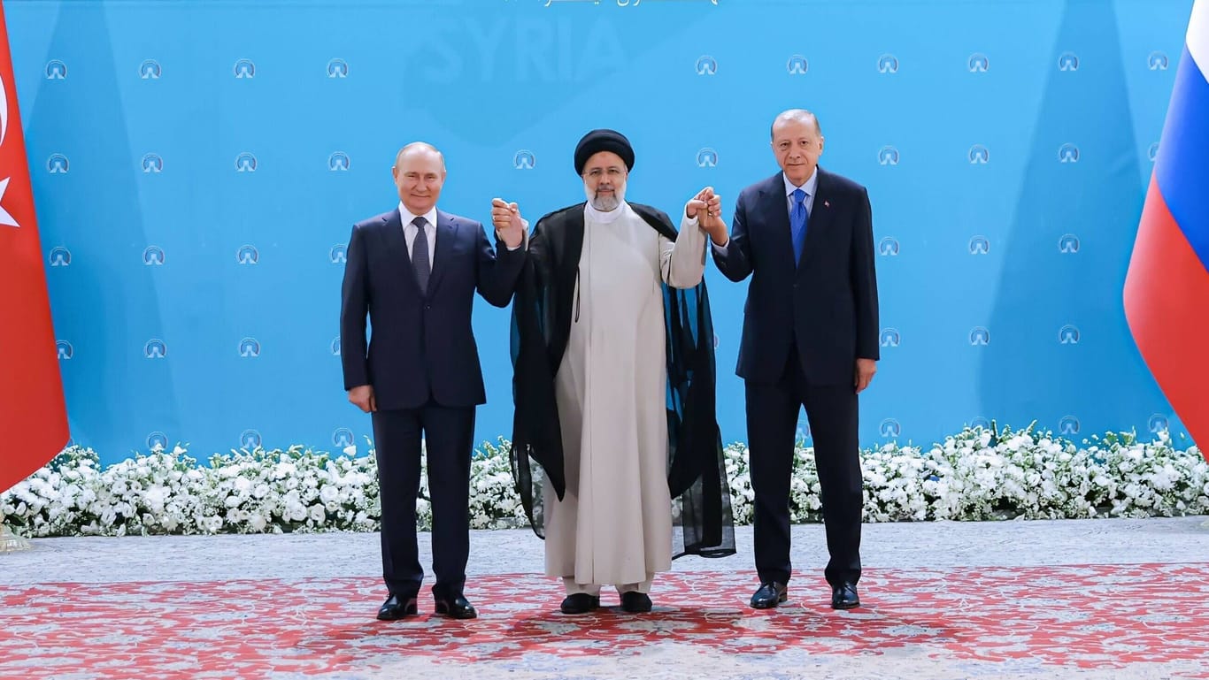 Putin und Erdoğan mit dem iranischen Präsidenten Ebrahim Raisi.
