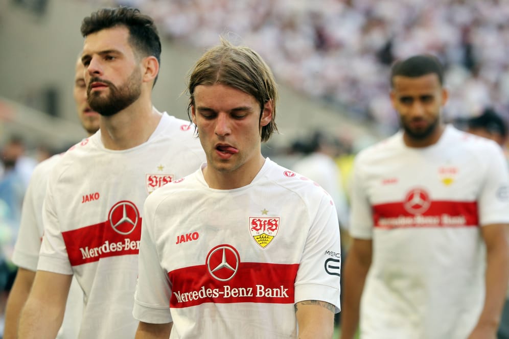 Enttäuschte Stuttgarter: Der VfB rutschte am letzten Spieltag doch noch auf den Relegationsplatz.