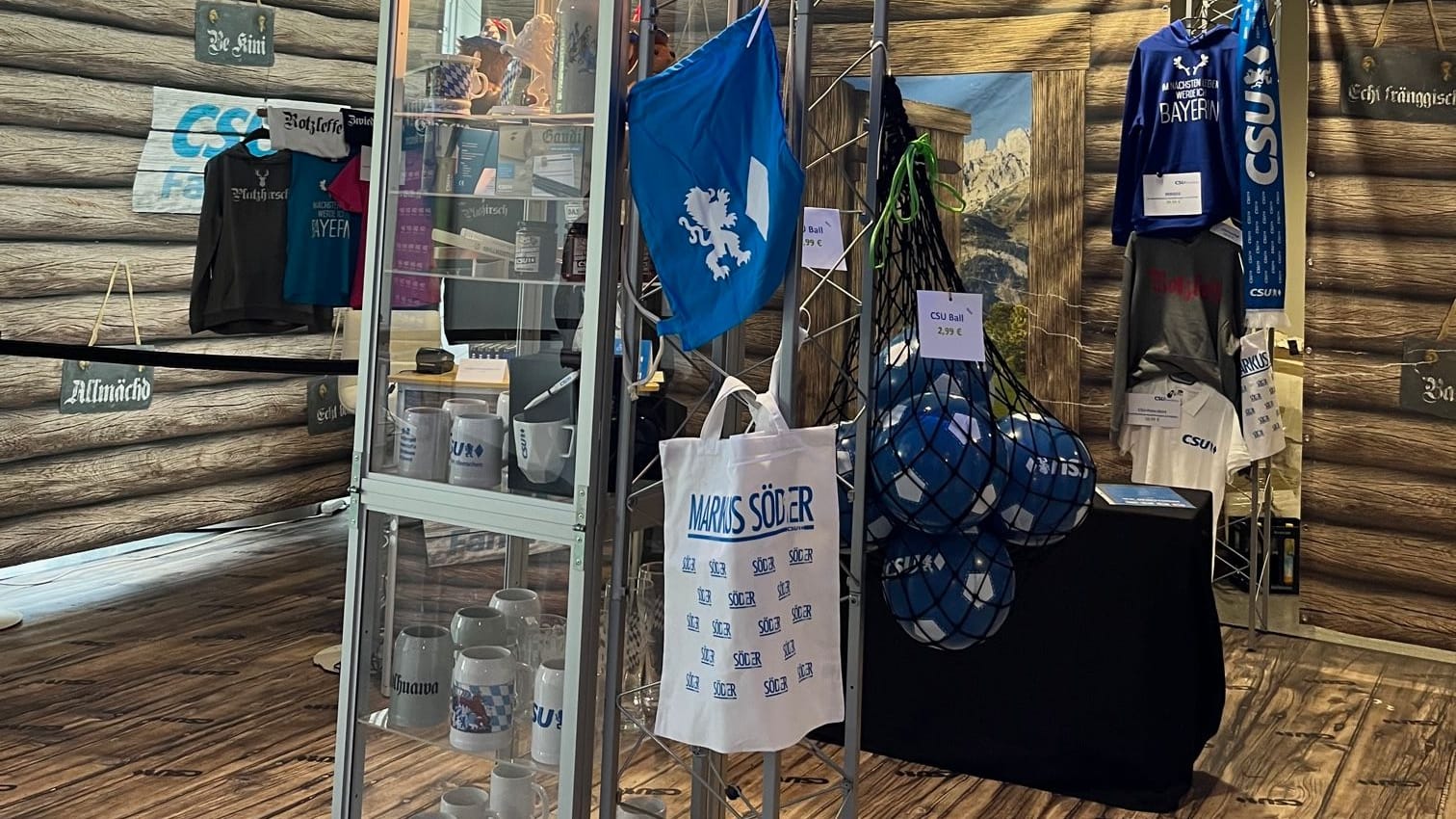 Was gehört zum Parteitag dazu? Na klar, der CSU-Fanshop.