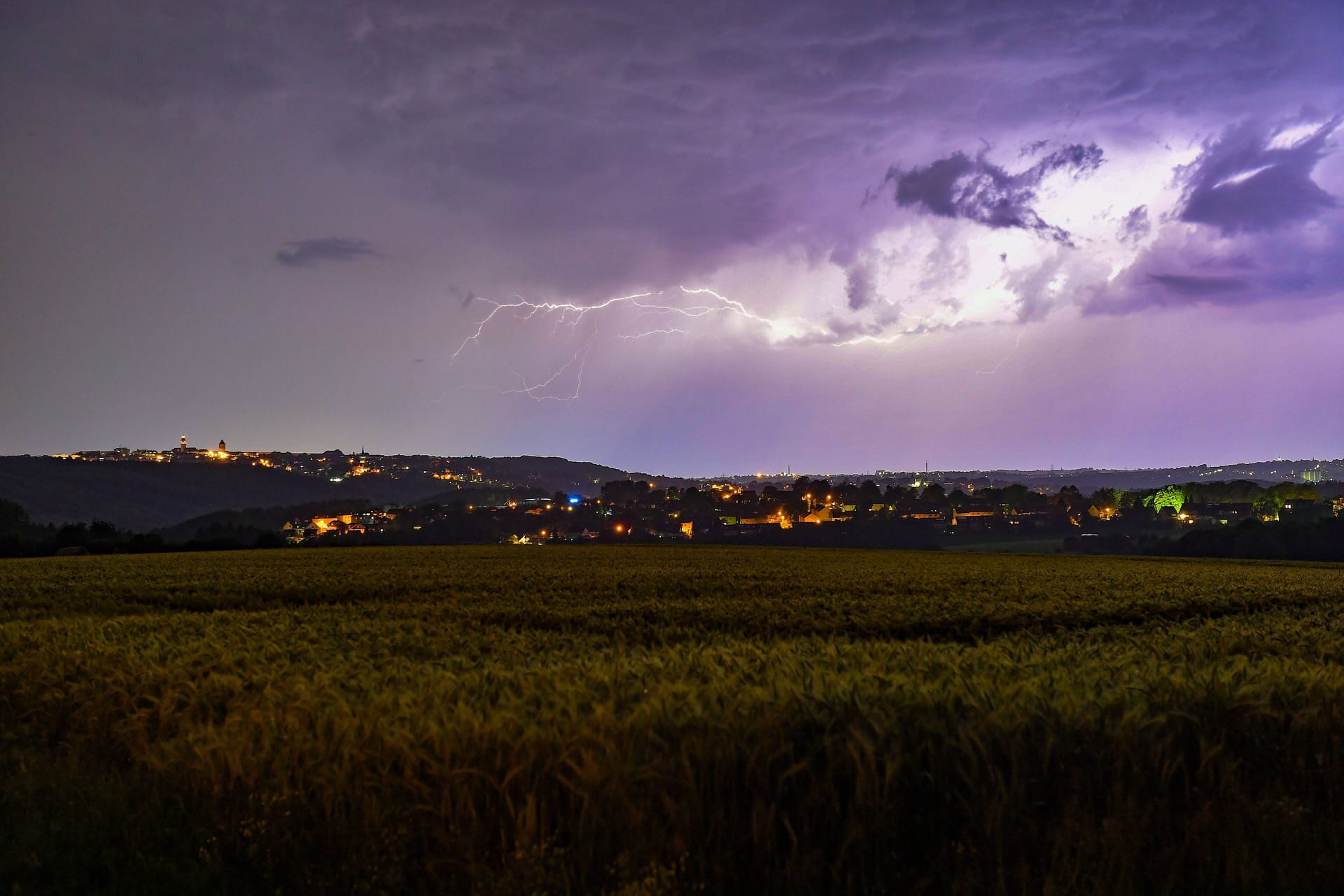 Unwetter in NRW (Archiv): Der Deutsche Wetterdienst warnt in den kommenden Tagen vor Unwetter.