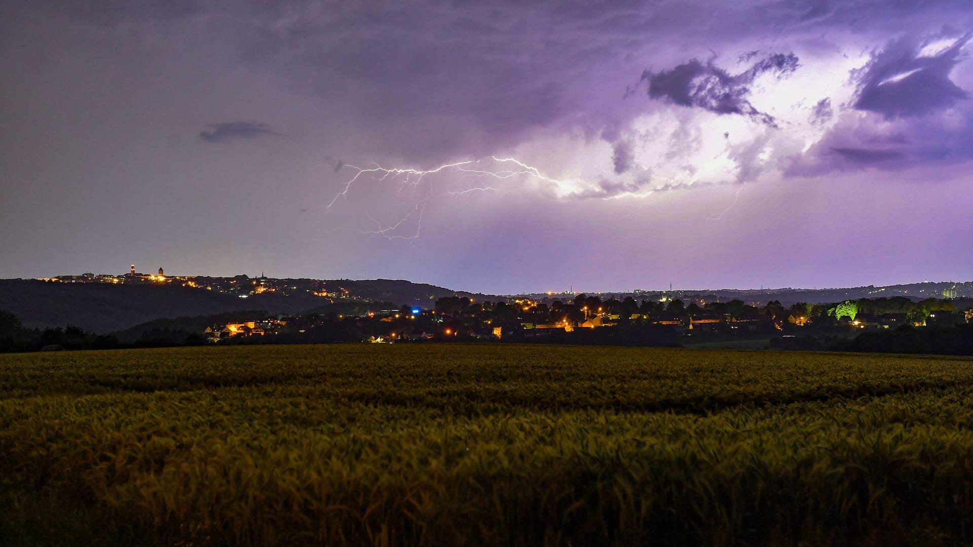 Unwetter in NRW (Archiv): Der Deutsche Wetterdienst warnt in den kommenden Tagen vor Unwetter.