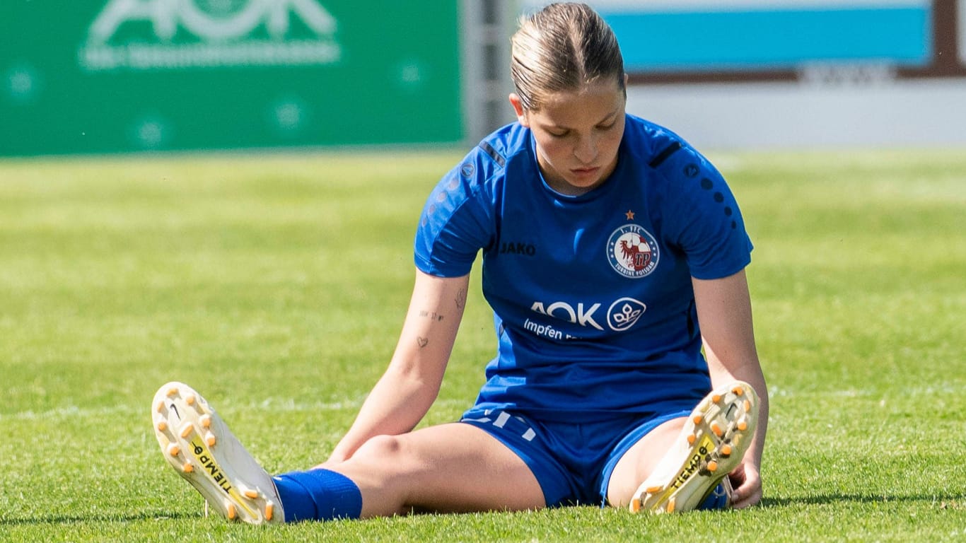 Noa Selimhodzic: Die Mittelfeldspielerin ist mit ihrem Team abgestiegen.