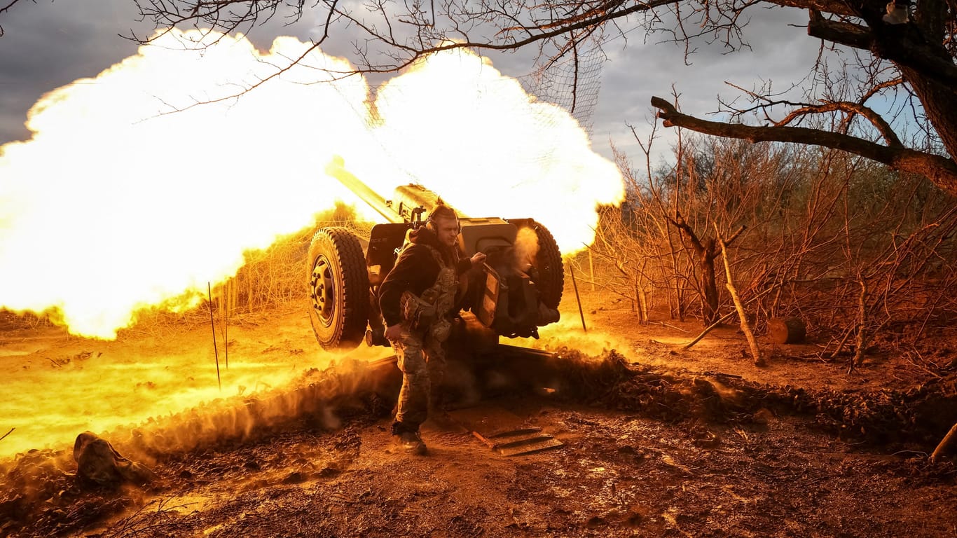 Ukrainische Artillerie (Archivbild): Die USA schicken weitere Munition in die Ukraine.
