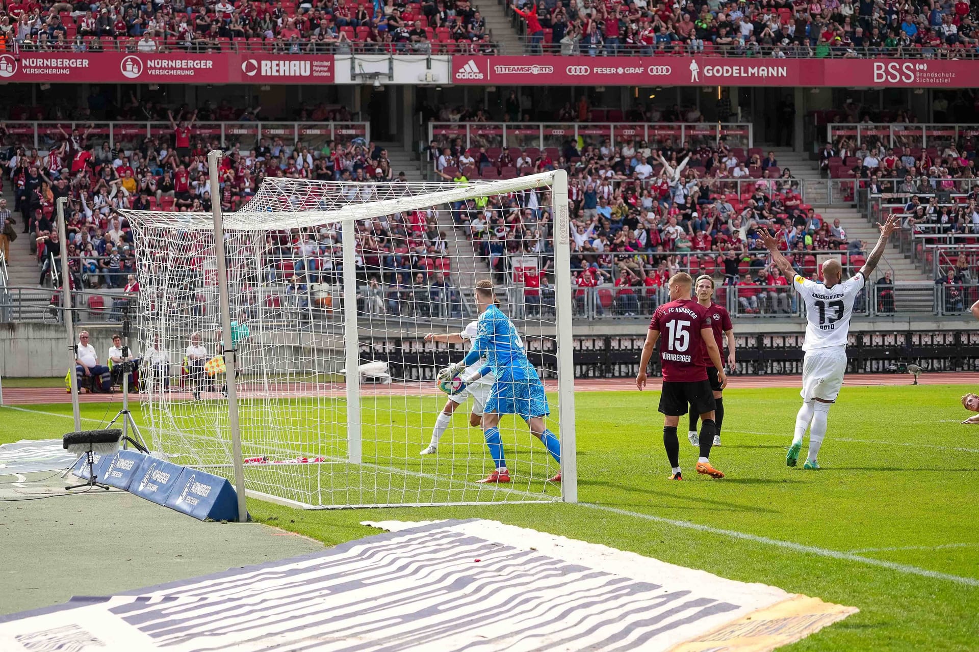 Das Stadion des 1. FC Nürnberg (Archivbild): Fans des "Glubb" berichten von diversen Beleidigungen auf den Tribünen in vielen Stadien.