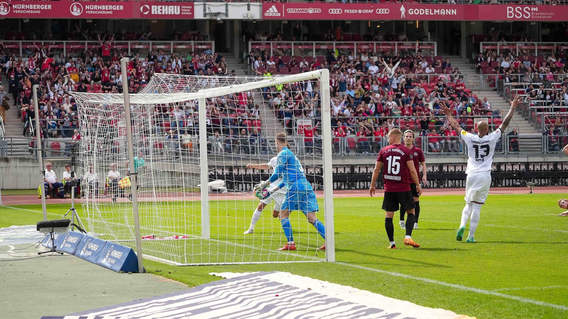 Das Stadion des 1. FC Nürnberg (Archivbild): Fans des "Glubb" berichten von diversen Beleidigungen auf den Tribünen in vielen Stadien.