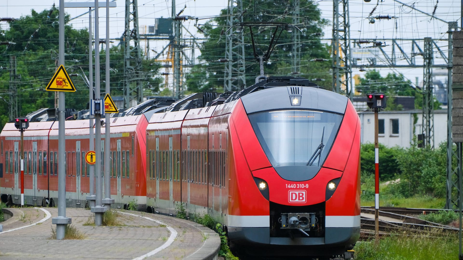 Deutsche Bahn: Wenn Sie Ihr Deutschlandticket kündigen möchten, sollten Sie ein paar Punkte beachten.