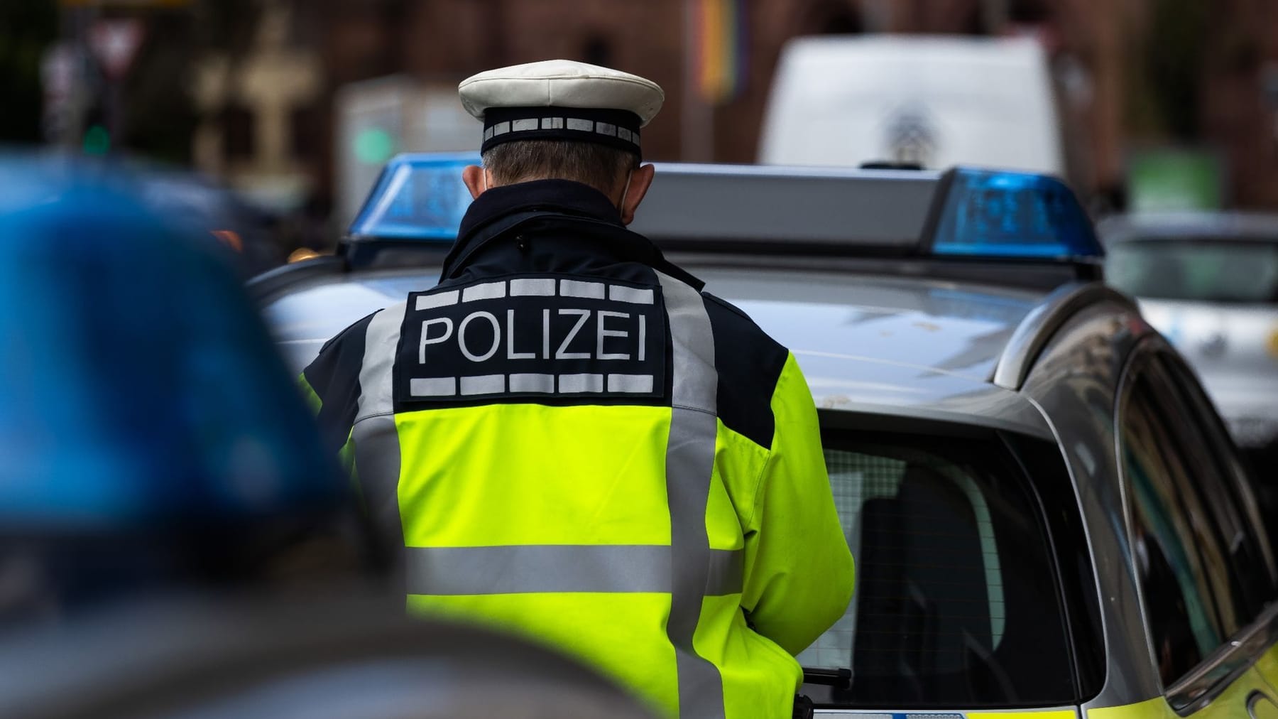 Bremen: Geschwister Klauen Auto Und Fliehen Vor Polizei – Unfall