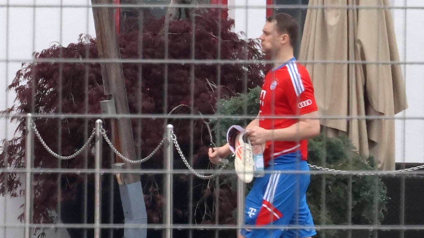 Manuel Neuer: Der Nationaltorhüter ist nach monatelanger Reha auf den Trainingsplatz des FC Bayern zurückgekehrt.