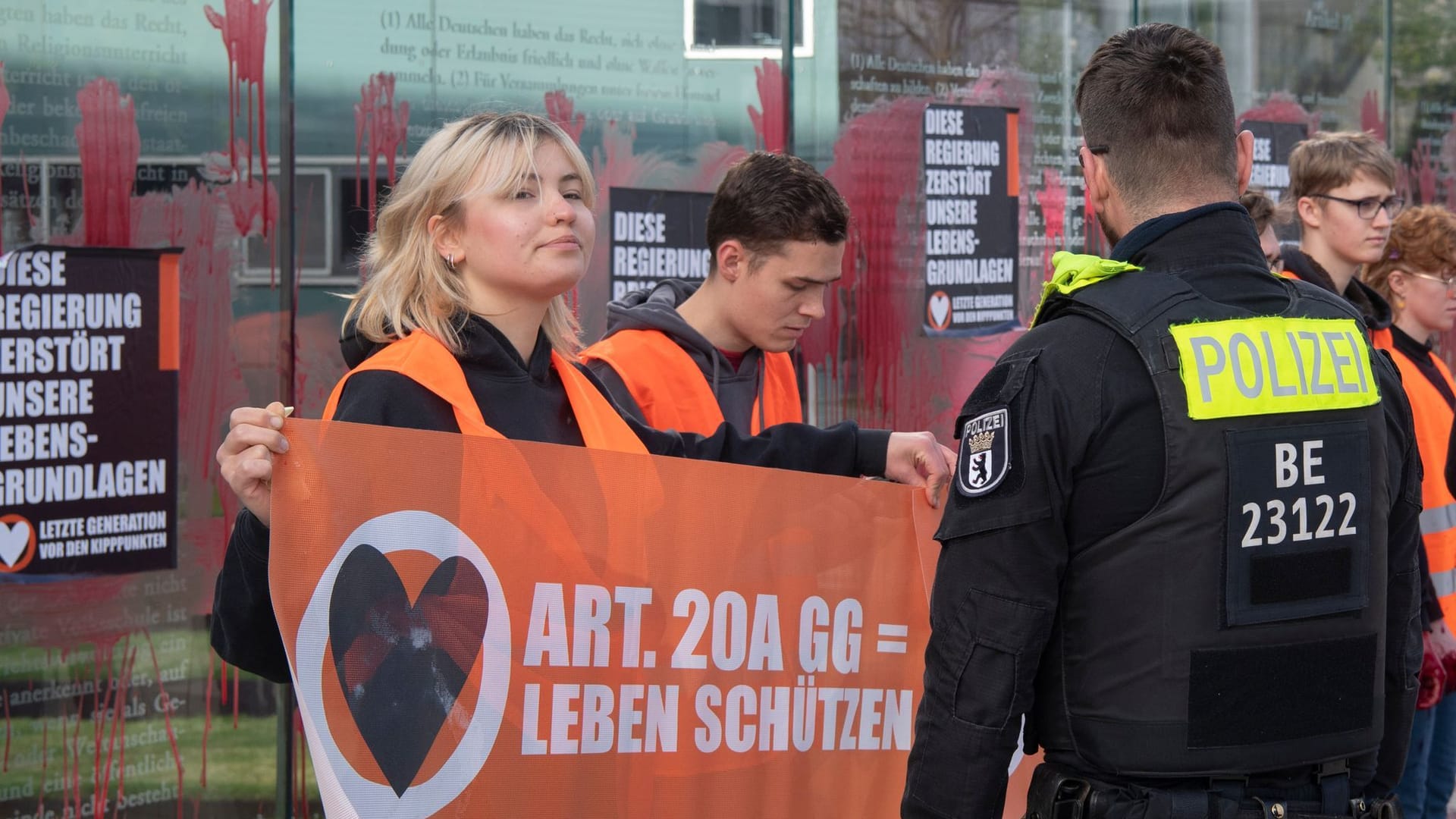 Aktivisten der "Letzten Generation": Die Polizei war ebenfalls vor Ort.