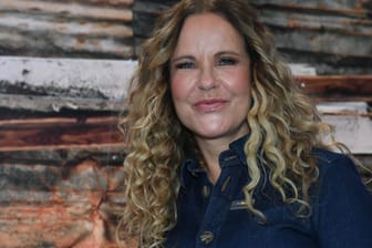 Katja Burkard: Die RTL-Moderatorin ist für ihre blonden Locken bekannt.