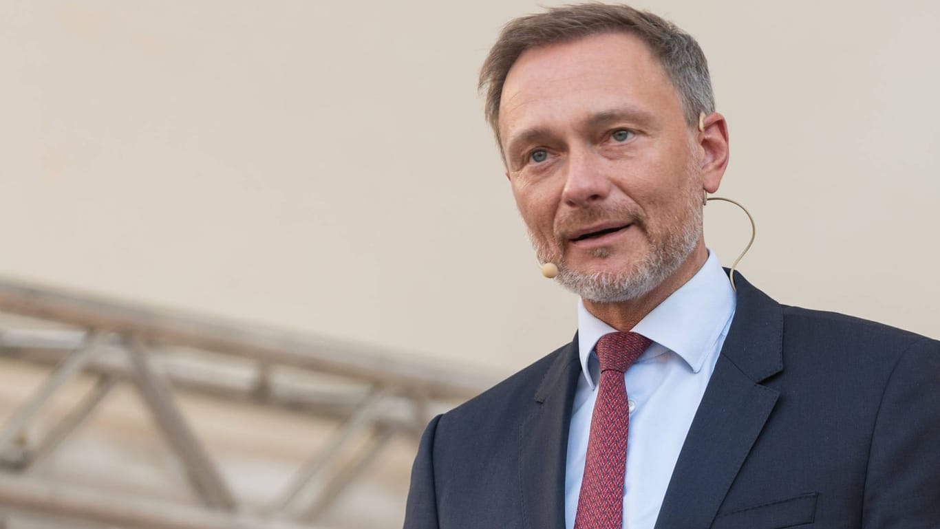 FDP-Parteichef Lindner in Bremen: Und wie gehts jetzt weiter? FDP-Parteichef Lindner in Bremen: Und wie gehts jetzt weiter?