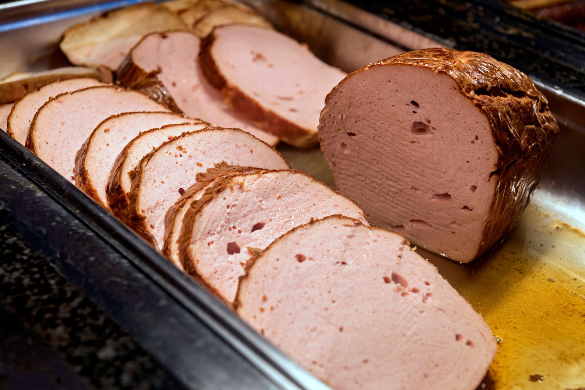 Leberkäse ist ein Stück bayrischer Tradition: Nur die wenigsten wissen, woher die Fleischspezialität ihren Namen hat.