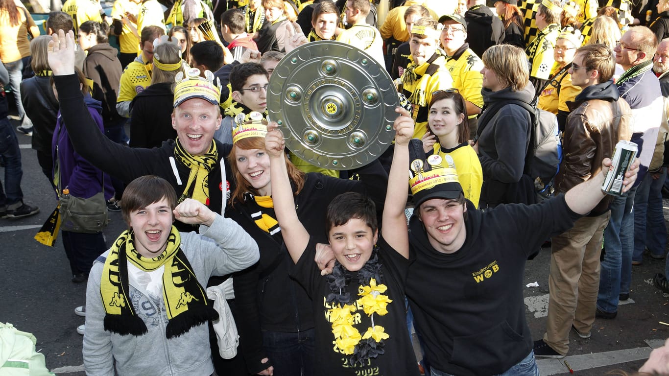 BVB-Fans feiern das Double 2012 am Borsigplatz (Archivbild): Bei der letzten Meisterschaft feierten Groß und Klein zusammen.