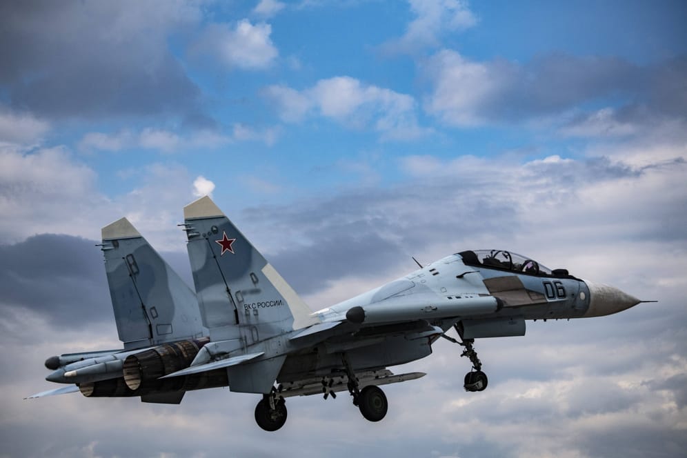 Eine SU-35 der russischen Luftwaffe (Archivbild): Ein solches Flugzeug hat eine Frontex-Patrouille abgefangen.
