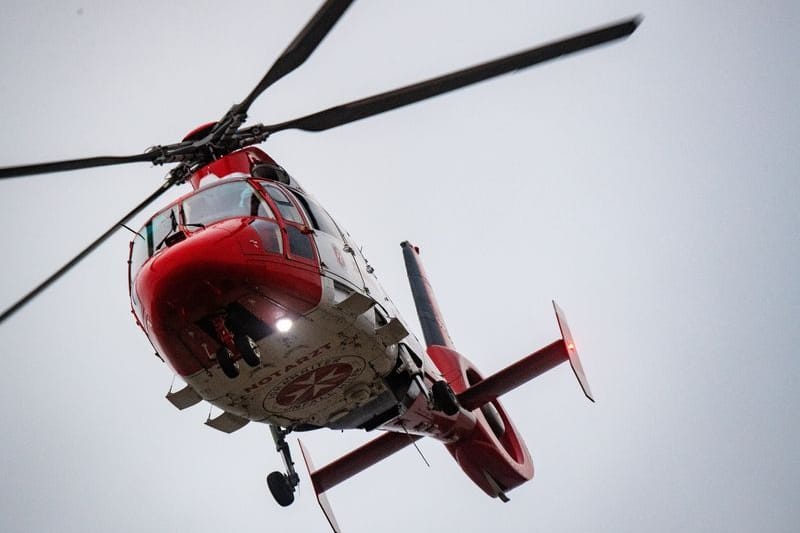 Rettungswagen in Hessen (Symbolbild): Bei einem Unfall in Lautertal wurde auch ein Rettungshubschrauber eingesetzt.