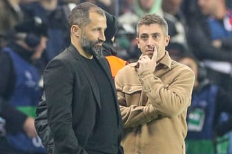 Marco Neppe (r.) neben Bayern-Sportvorstand Hasan Salihamidžić: Geht auch der Technische Direktor?