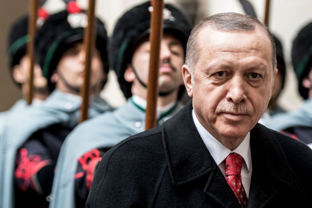 Dem türkischen Präsidenten Recep Tayyip Erdoğan wird Prunksucht vorgeworfen.