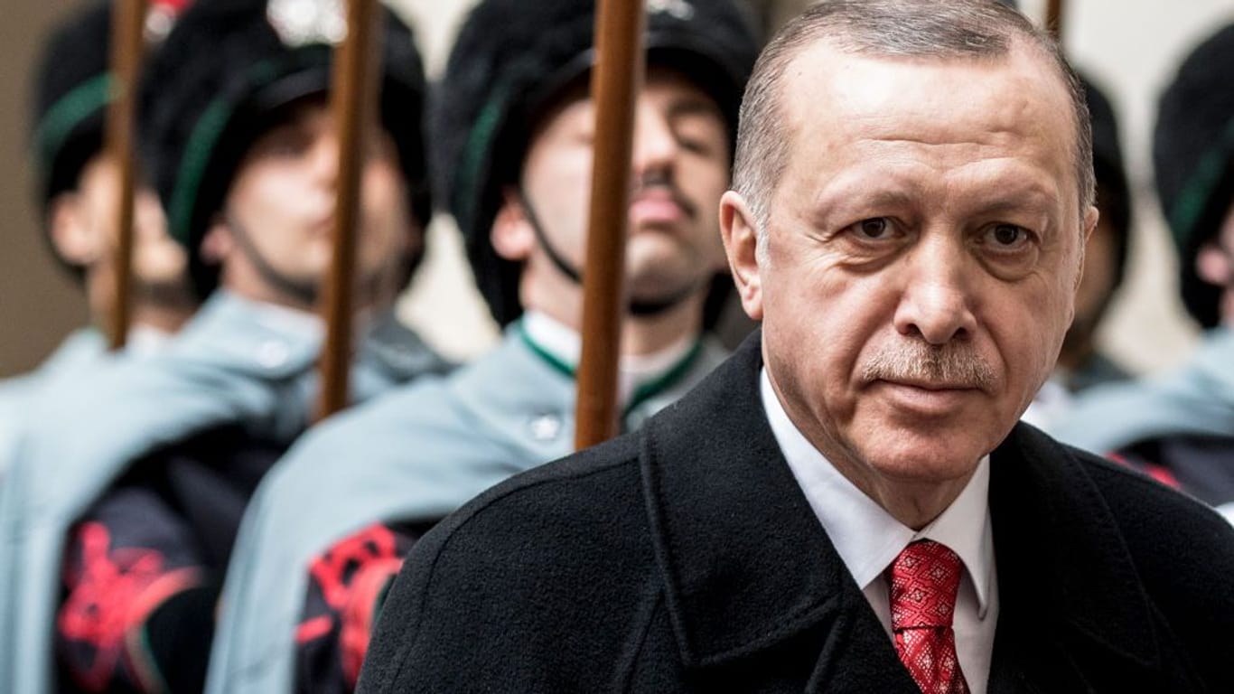 Dem türkischen Präsidenten Recep Tayyip Erdoğan wird Prunksucht vorgeworfen.