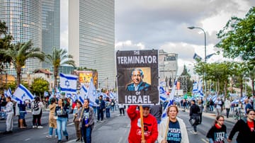 In Israel protestieren die Menschen – wie hier in Tel Aviv – seit Monaten gegen die von Premier Benjamin Netanjahu geplante Justizreform.
