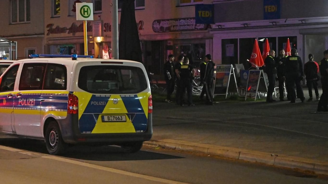 Der Tatort: In der Rudower Straße wurde ein Mann schwer verletzt.