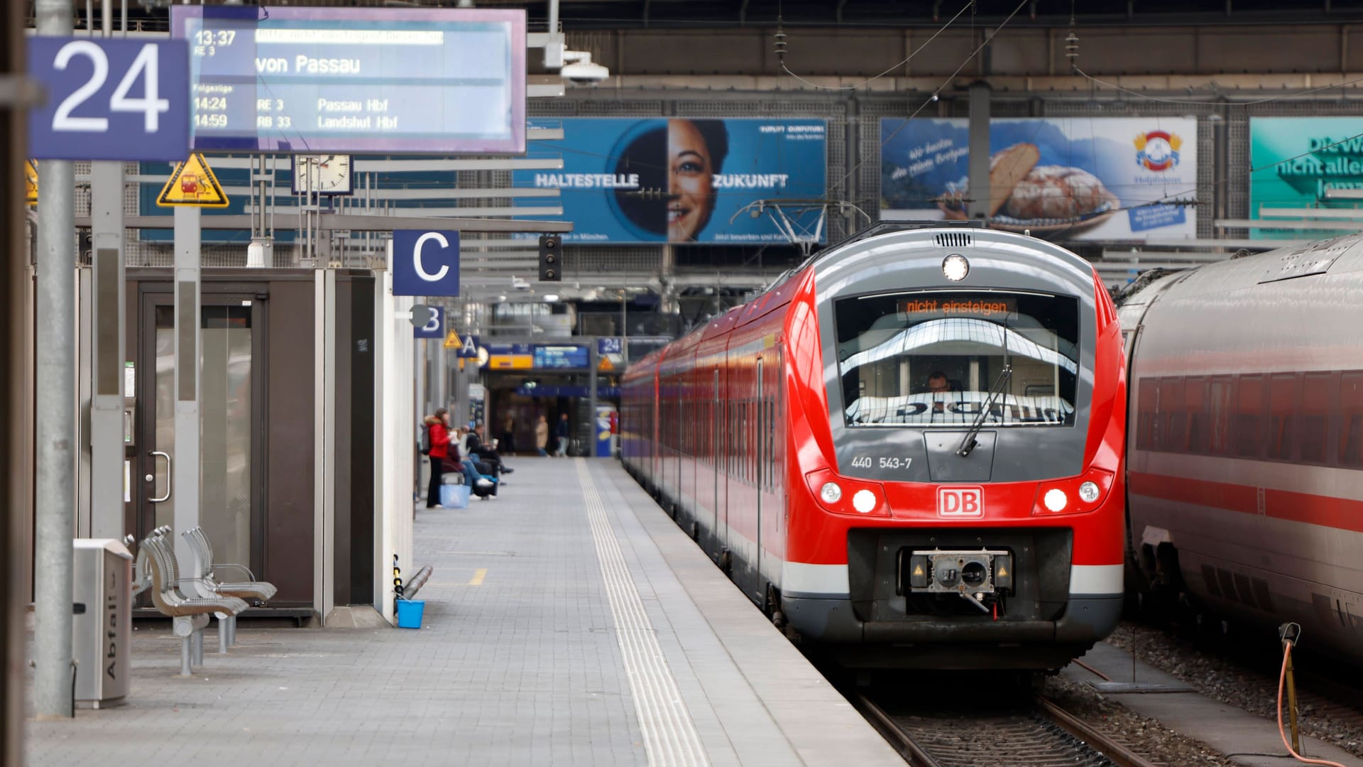 Hauptbahnhof München: Rund 2.000 Kilometer Gleise, 1.800 Weichen und 200 Brücken sollen bis Ende des Jahres erneuert werden.