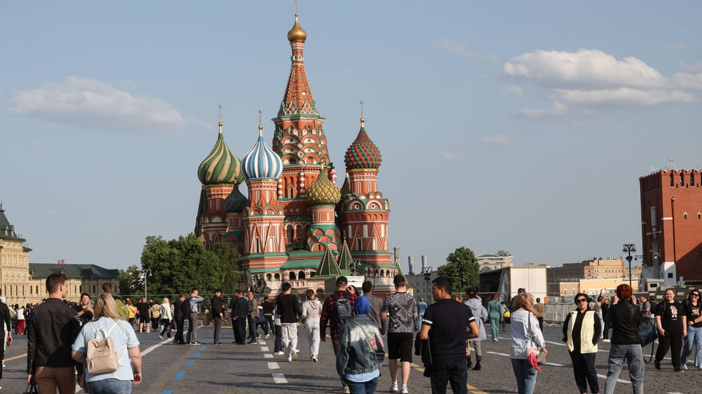 Der Rote Platz in Moskau: Eine neue Regelung führt dazu, dass womöglich Hunderte deutsche Staatsbedienstete Russland verlassen müssen.