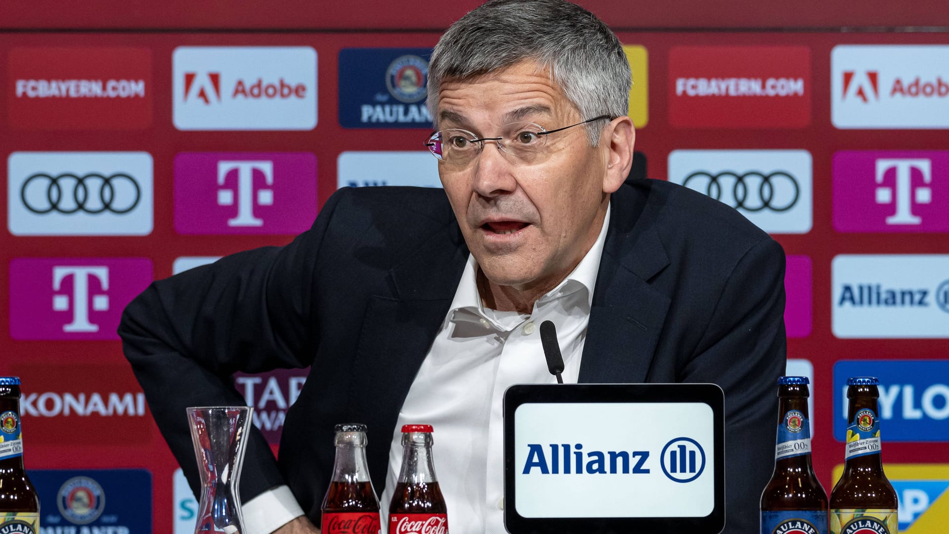 Herbert Hainer bei der Pressekonferenz am Sonntag.