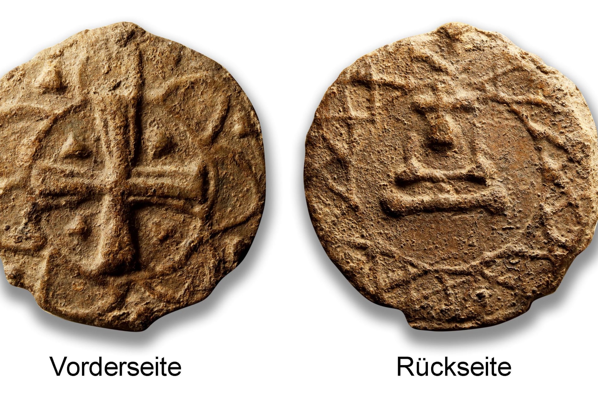 Der sogenannte Rechenpfennig mit Vorder- und Rückseite.