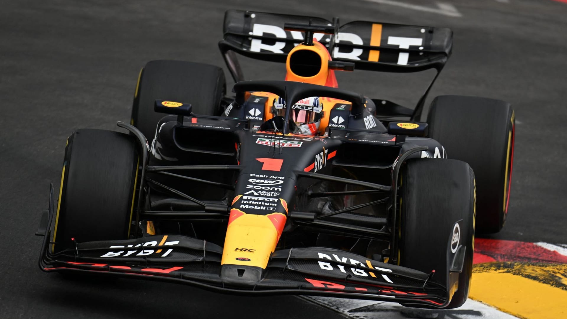 Vorneweg: Max Verstappen auf der Strecke in Monaco.