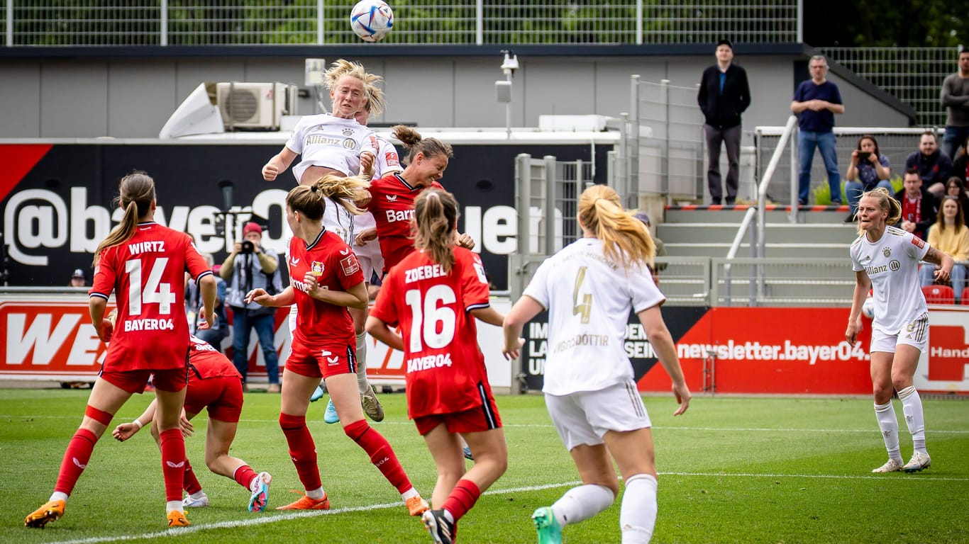 Lea Schüller am Ball: Sie verpasste gegen Leverkusen einen Treffer.