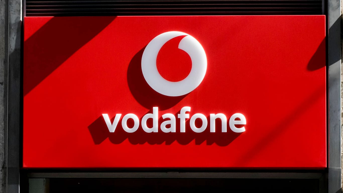 Vodafone-Logo (Symbolbild): Der Mobilfunkanbieter steht unter Druck.