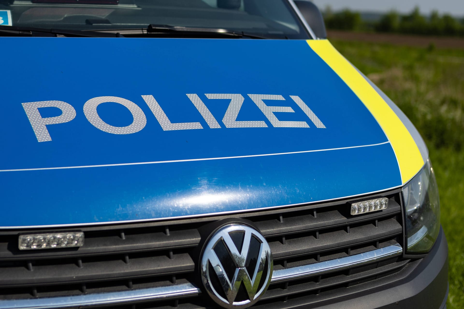 Polizei im Einsatz (Symbolbild): Die Ordnungshüter müssten einem Fahrer den Führerschein abnehmen.