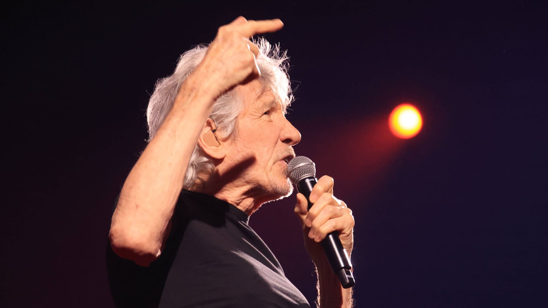 Roger Waters auf der Bühne: Der umstrittene Sänger tourt gerade durch Deutschland. Roger Waters auf der Bühne: Der umstrittene Sänger tourt gerade durch Deutschland.