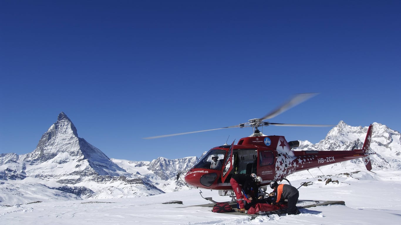 Hubschrauber der Air Zermatt im Einsatz: Tagelang suchten Rettungskräfte nach Haub.