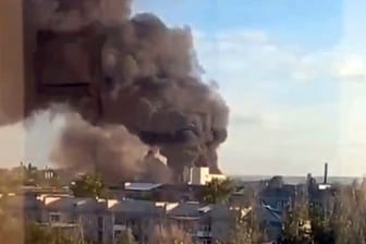 Luftangriffe auf die Stadt Luhansk