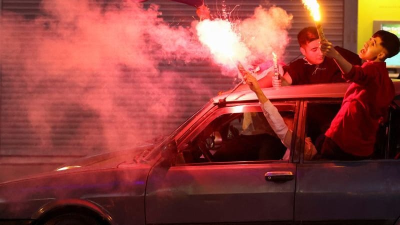 Ankara: Auch in der türkischen Hauptstadt feiern Menschen den Wahlsieg Erdogans.