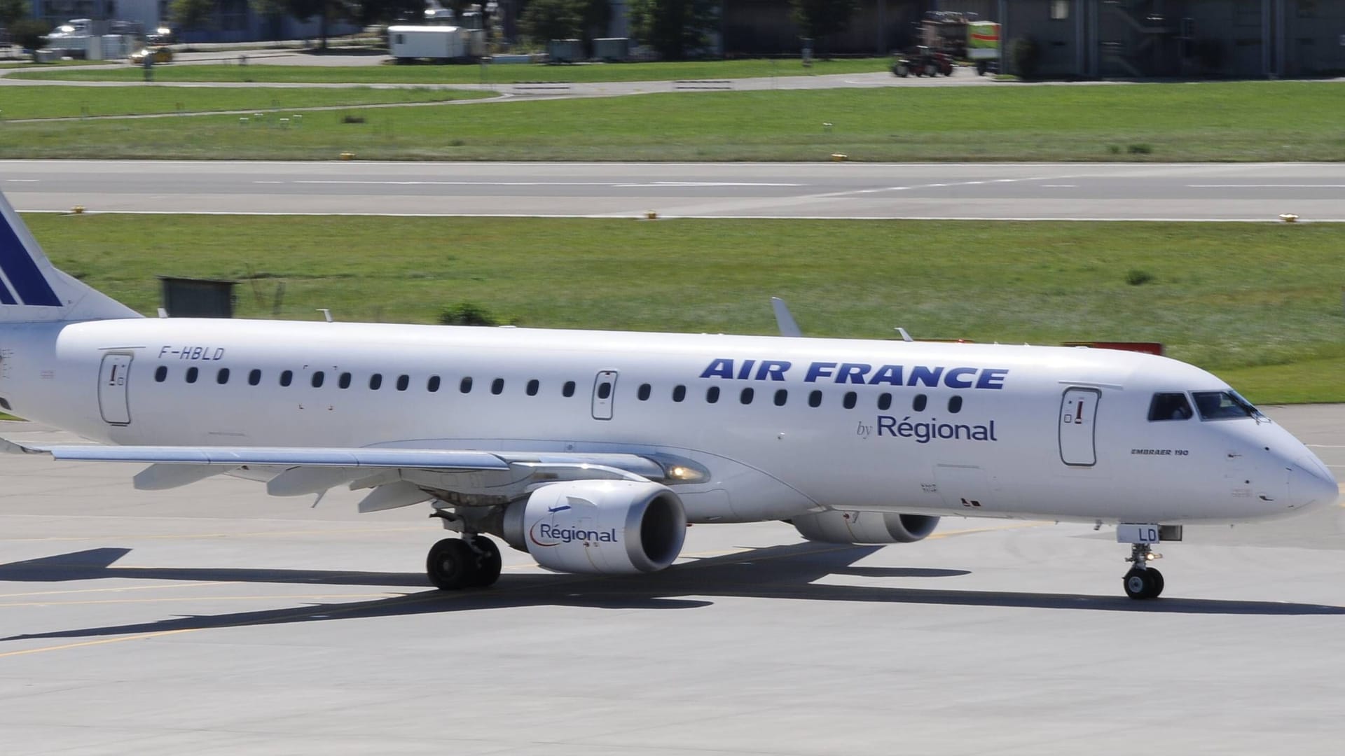 Ein Flugzeug der Airline "Air France" (Symbolbild): Die Influencerin Victoria Paris hat fast zwei Millionen Anhänger auf ihren Social-Media-Plattformen und weiß das zu nutzen. Ein Flugzeug der Airline "Air France" (Symbolbild): Die Influencerin Victoria Paris hat fast zwei Millionen Anhänger auf ihren Social-Media-Plattformen und weiß das zu nutzen.
