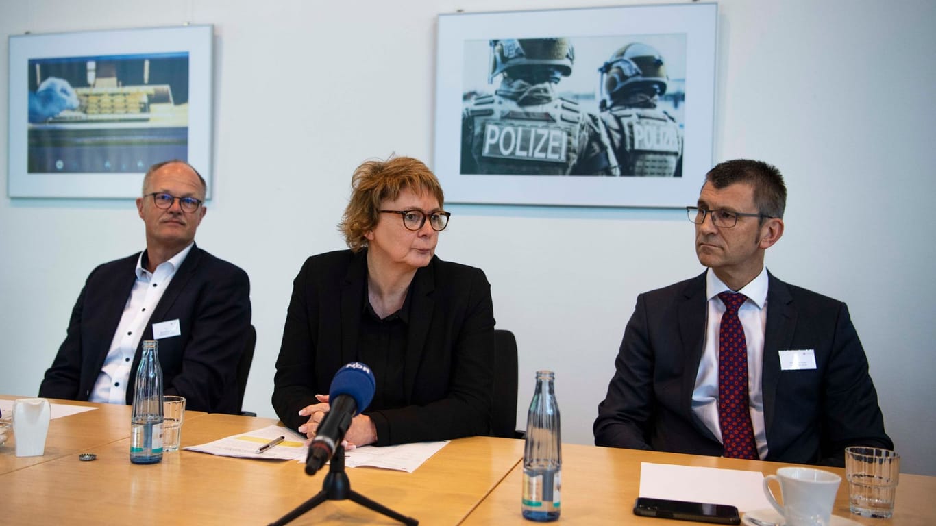 Niedersachsens Innenministerin Behrens besucht LKA