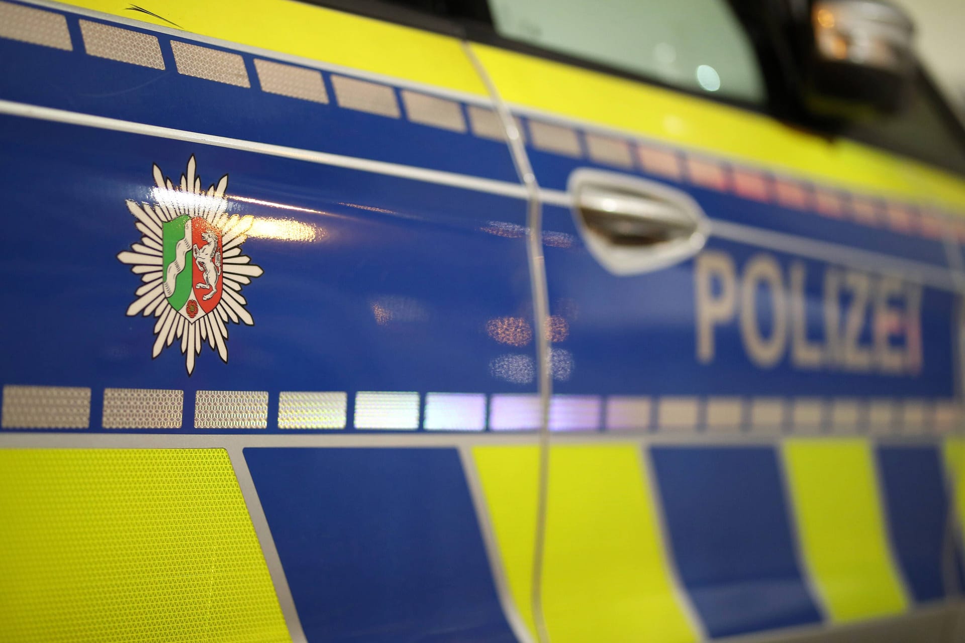 Polizei in NRW (Symbolbild): Rund 25 Menschen waren an einem Videodreh beteiligt, der einen Einsatz auslöste.