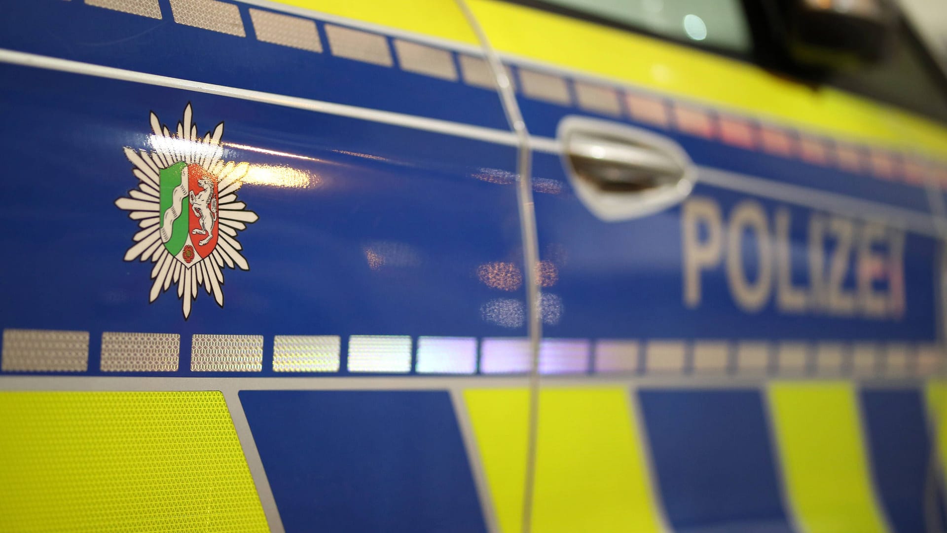 Polizei in NRW (Symbolbild): Rund 25 Menschen waren an einem Videodreh beteiligt, der einen Einsatz auslöste. Polizei in NRW (Symbolbild): Rund 25 Menschen waren an einem Videodreh beteiligt, der einen Einsatz auslöste.