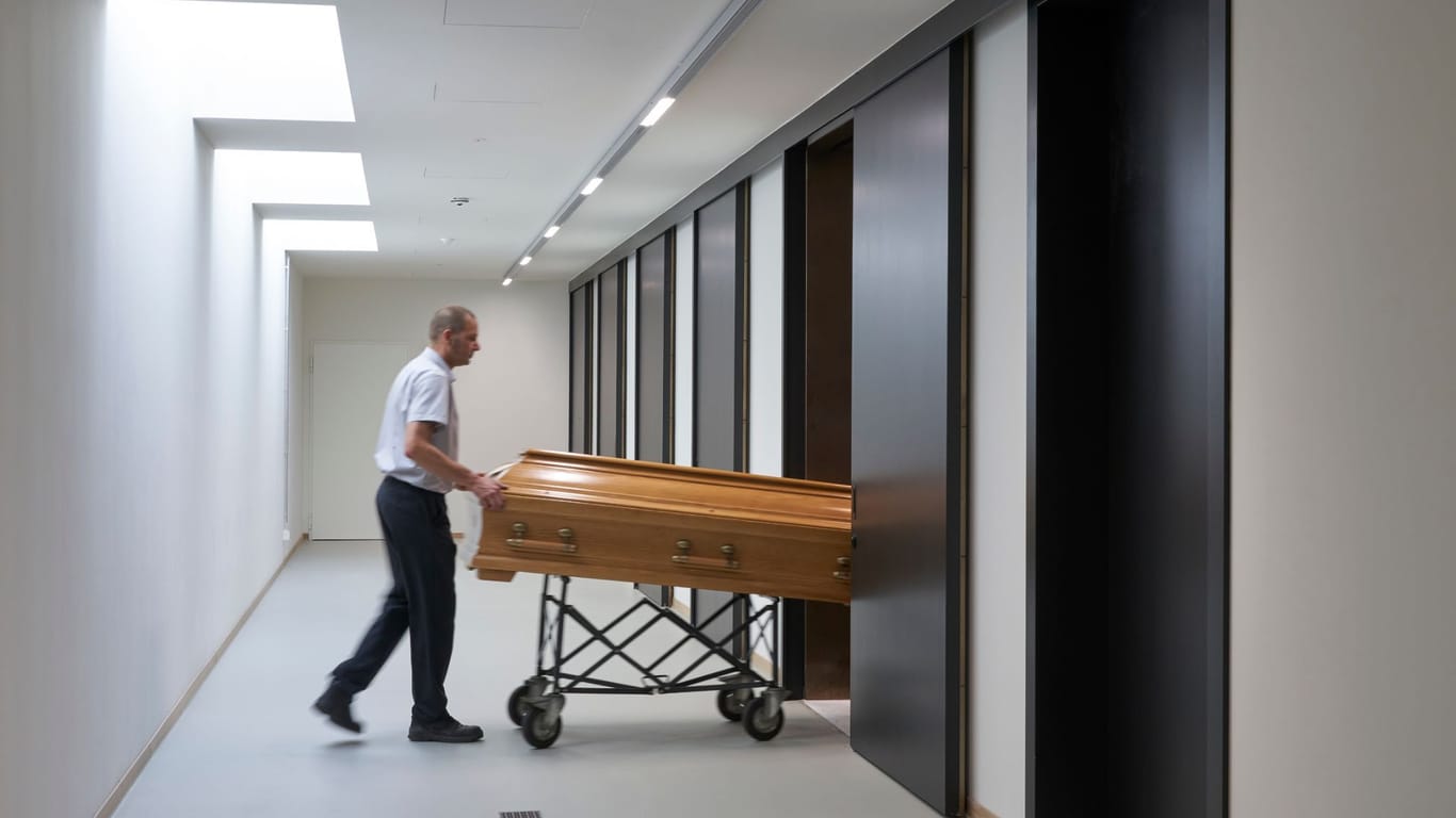 Ein Krematorium (Symbolbild): In den USA sollen in einem Beerdigungsinstitut Leichen nicht verbrannt, sondern aufbewahrt worden sein.
