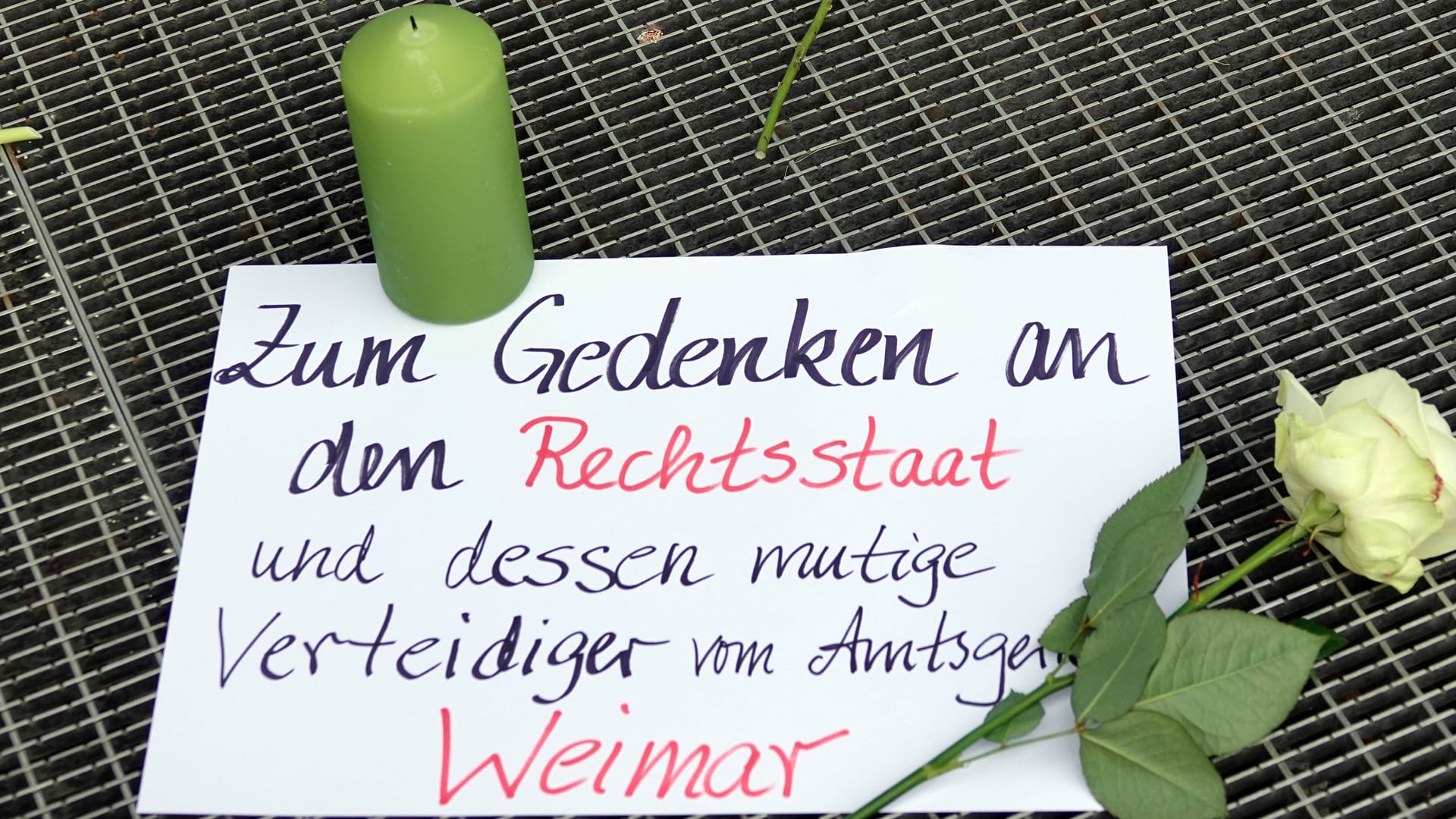 Solidarität: Nach Aufnahme der Ermittlungen gegen Richter Christian Dettmer gab es vor diversen Gerichten Kundgebungen aus der Querdenker-Szene.