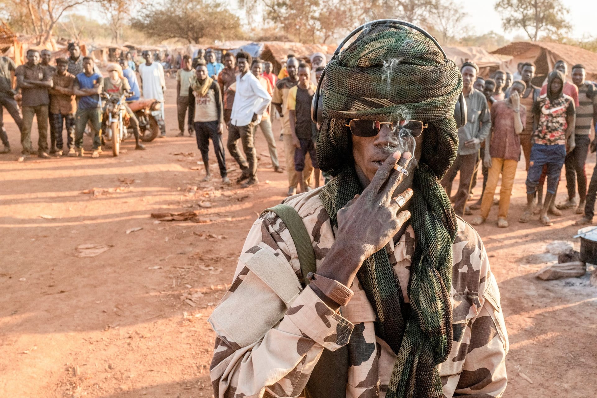 Zentralafrikanische Republik: In der Nähe der Mandjim Goldmine verteidigen Rebellen die Zivilbevölkerung gegen Angriffe von Wagner-Söldnern.