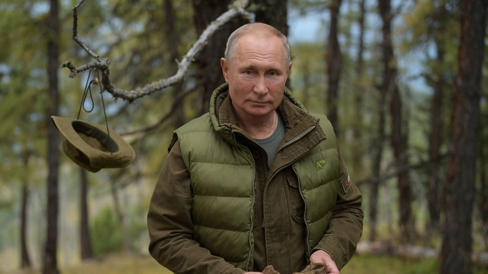 Wladimir Putin beim Urlaub (Archivbild): Für Russlands Präsidenten ist die Natur zum Ausbeuten da, meint Wladimir Kaminer.