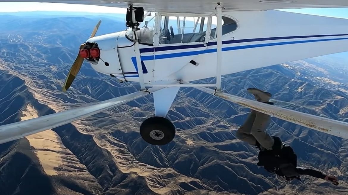 Trevor Jacob sprang aus einem Flugzeug und filmte den Crash.